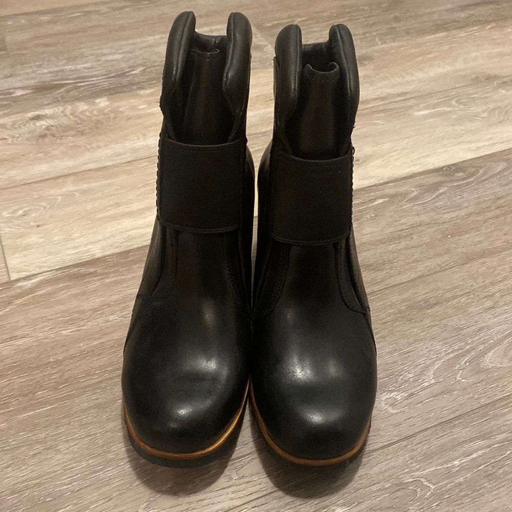 Sorel Leather Black Wedge Boots Size 8